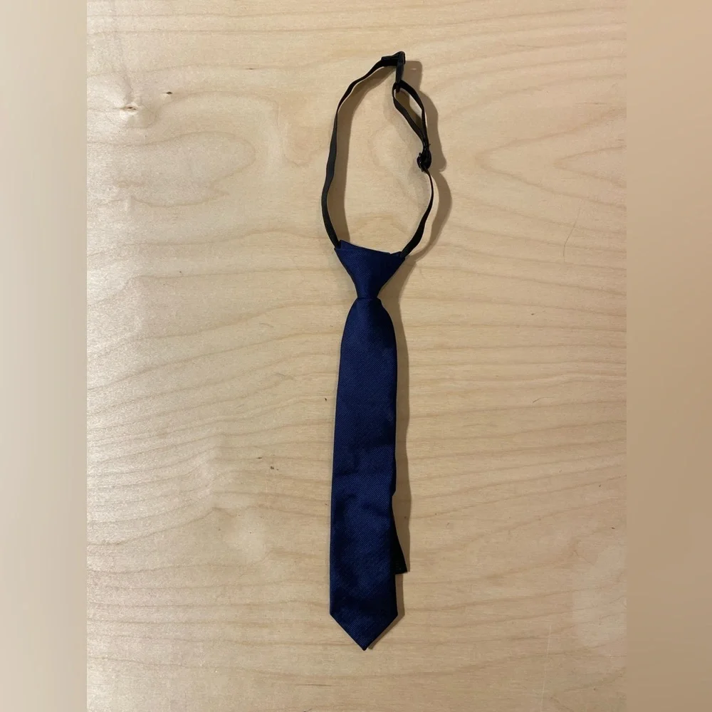 H & M Child’s Tie (H)